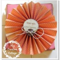 Mini pizza box with a rosette_My Creative Cottage