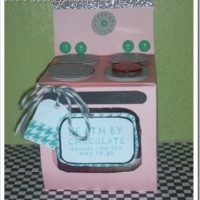 Pink cupcake box that looks like a retro oven